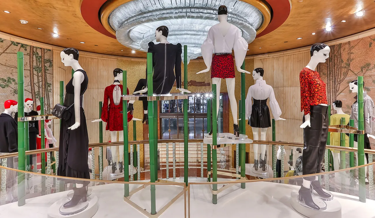 "Arc de Triomphe" installation for Zara, 2016-17