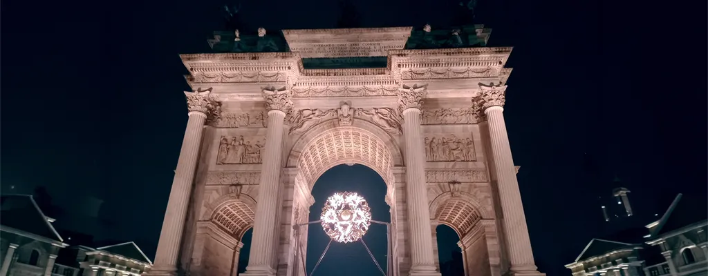 La fiamma olimpica all'Arco dela Pace
