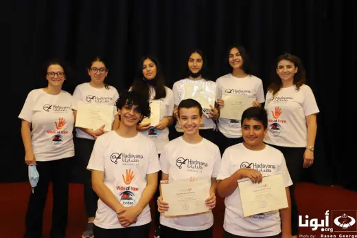 Remise des diplômes au premier groupe de jeunes ambassadeurs chargés de lutter contre le phénomène de la traite des personnes et de sensibiliser aux risques encourus.