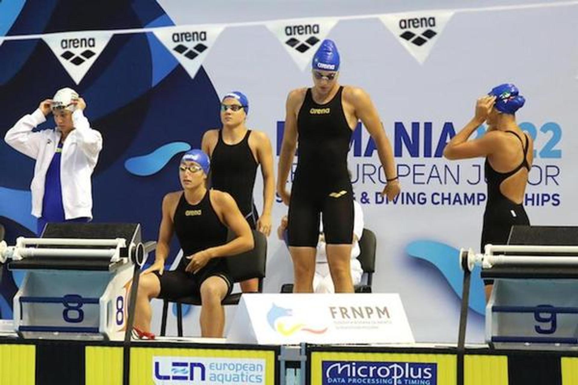 Staff. femm 4x100 mix