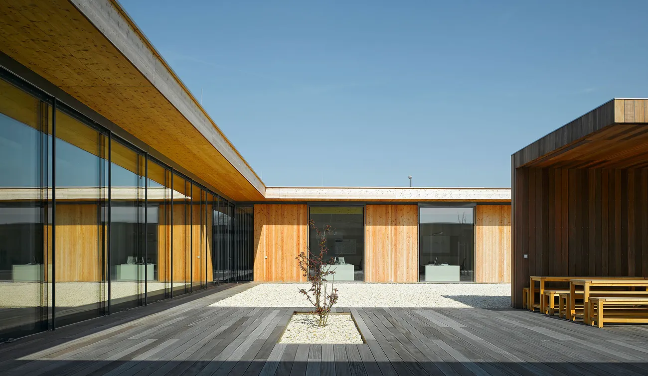 Headquarters, Binder - Kosching (DE)